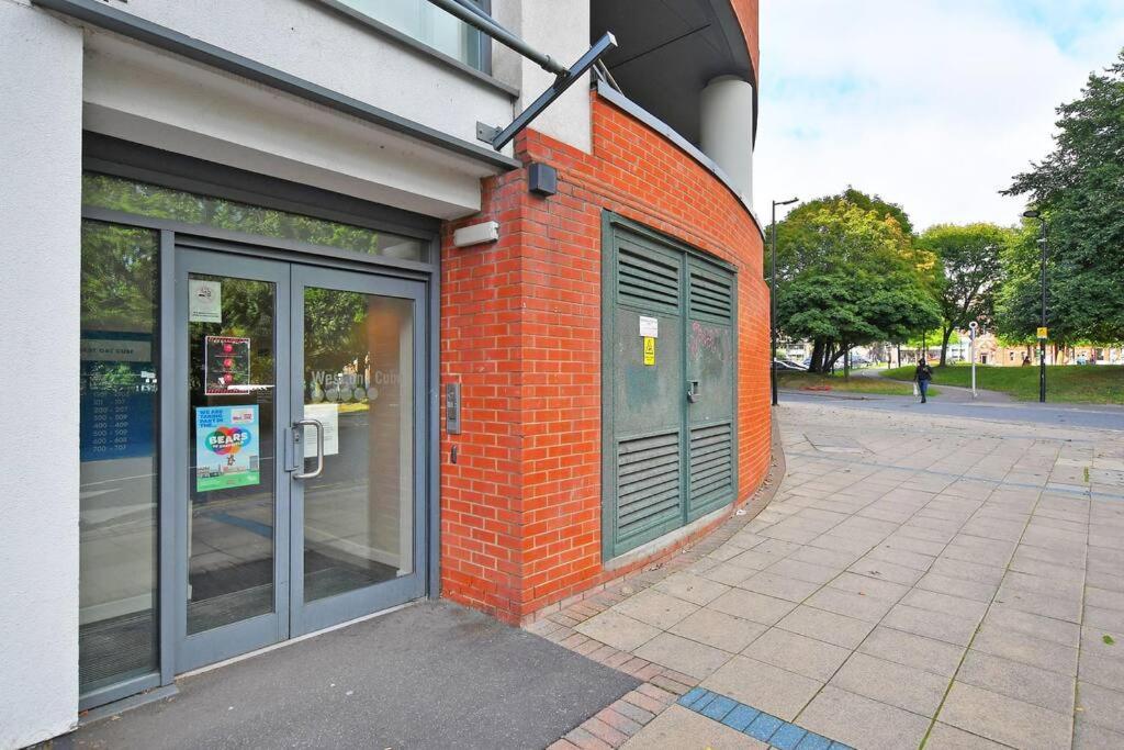 Perfectly Located City Centre Studio Apartment - West One With Free Wifi, Gym Access, Netflix Sheffield Luaran gambar