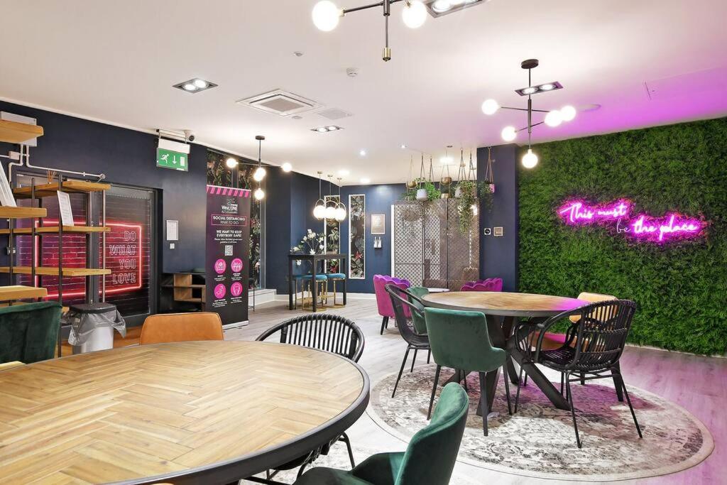 Perfectly Located City Centre Studio Apartment - West One With Free Wifi, Gym Access, Netflix Sheffield Luaran gambar
