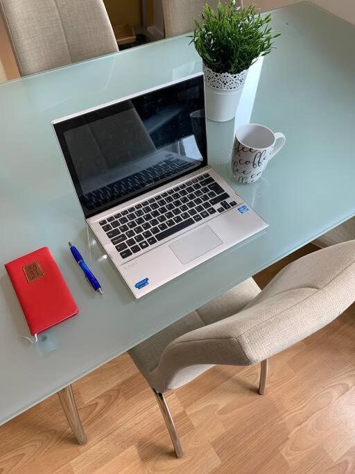 Perfectly Located City Centre Studio Apartment - West One With Free Wifi, Gym Access, Netflix Sheffield Luaran gambar