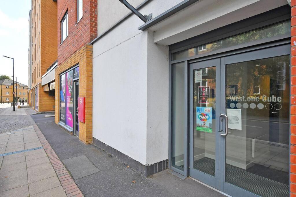 Perfectly Located City Centre Studio Apartment - West One With Free Wifi, Gym Access, Netflix Sheffield Luaran gambar