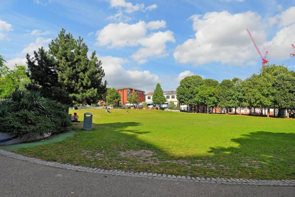 Perfectly Located City Centre Studio Apartment - West One With Free Wifi, Gym Access, Netflix Sheffield Luaran gambar
