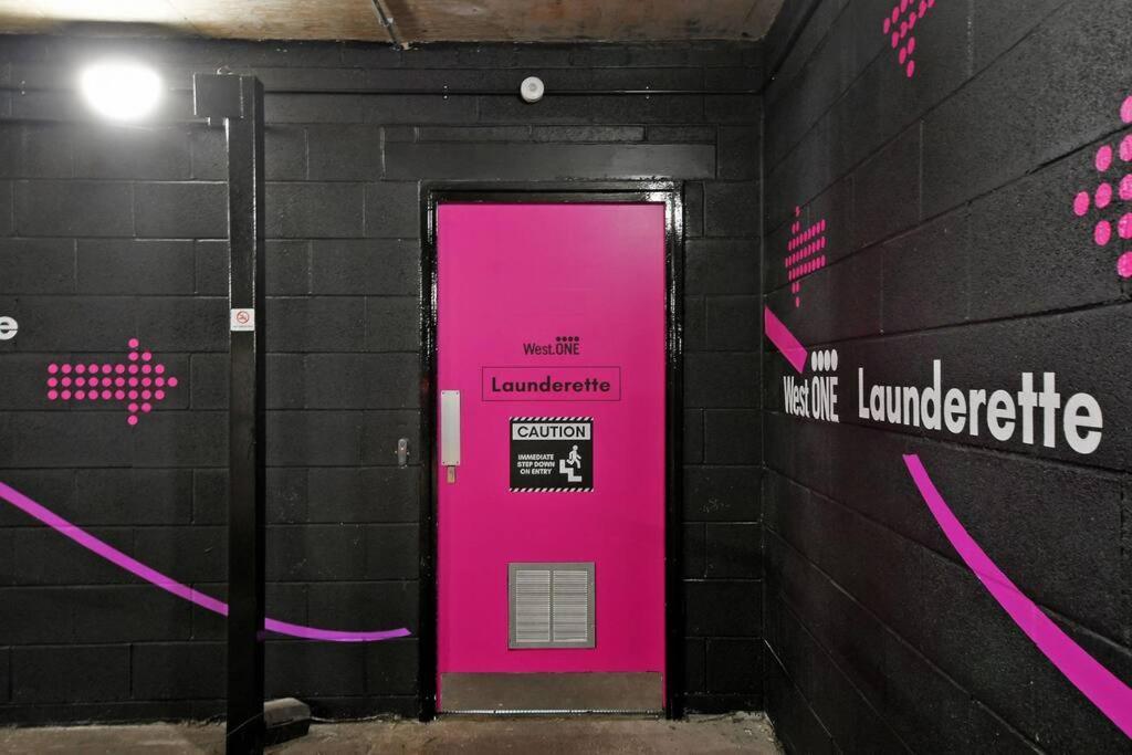 Perfectly Located City Centre Studio Apartment - West One With Free Wifi, Gym Access, Netflix Sheffield Luaran gambar