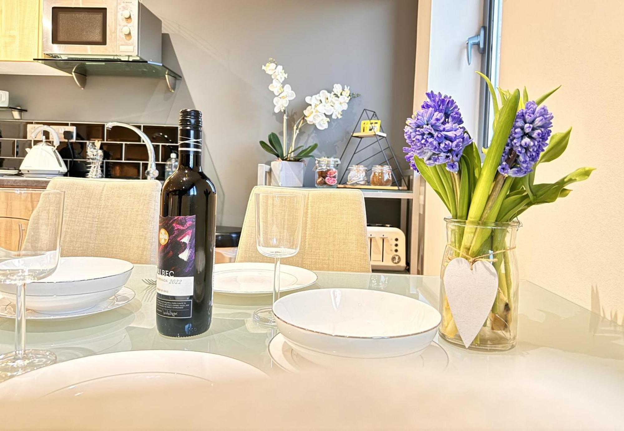 Perfectly Located City Centre Studio Apartment - West One With Free Wifi, Gym Access, Netflix Sheffield Luaran gambar